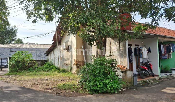 Rumah Tua Hit Tanah di Tanjung Barat Jaksel