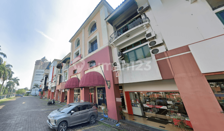 Ruko Gandeng Sentra Niaga Puri Indah Hadap Jalan Raya