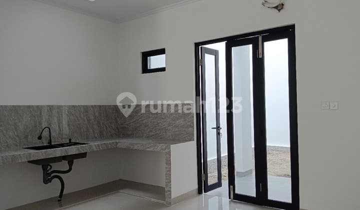 Meruya Selatan Rumah Baru Hadap Timur