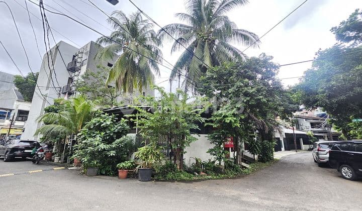 Premium Corner Old House in Kebayoran Baru - High Commercial Value