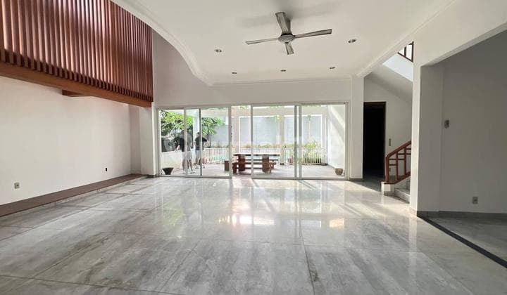 Rumah SEWA 2 Lantai Bagus Semi Furnished Kuningan, Jak- Sel