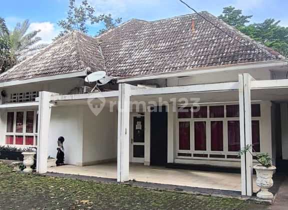 Old House with Land Area of One Thousand Square Meters in Central Jakarta