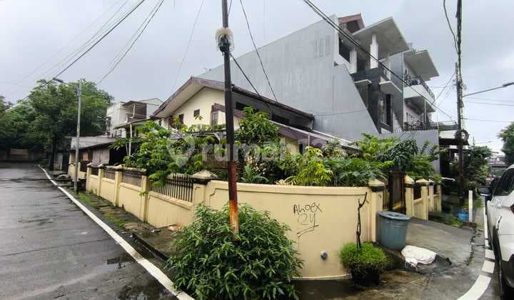 Siap Huni, Rumah, 2 Lantai, SHM, Bebas Banjir di Pejompongan