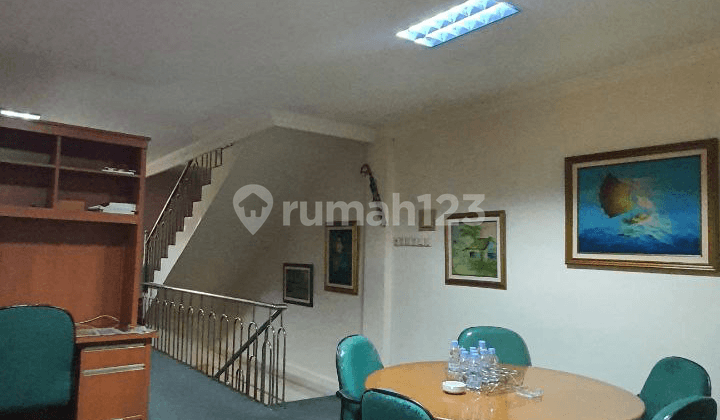 JUAL Ruko 5 Lantai di Cikini Lokasi Strategis depan Jalan Raya