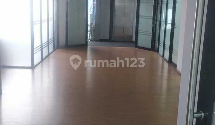 Ruang Usaha Bagus 1849 m2 SHM Kebayoran Baru, Jakarta Selatan
