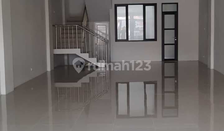 Siap Huni, Ruko, 3 Lantai, HGB, Dekat Akses KRL, Bebas Banjir