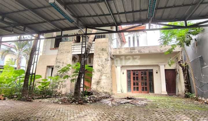 JUAL Rumah Lama bergaya kontemporer 800m2 di Menteng