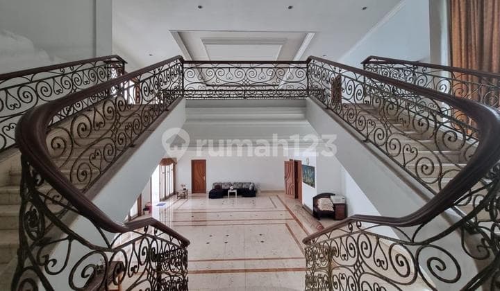 Rumah Bagus posisi HOEK 1000m2 SHM Kuningan, Jakarta Selatan