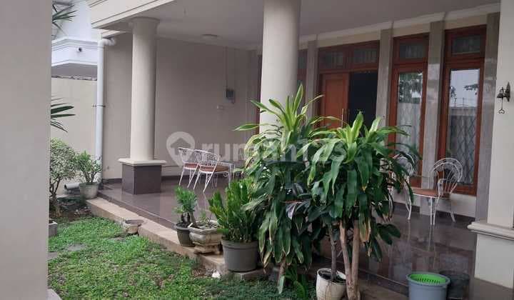 V Rumah Kondisi Bagus Siap Huni Di Jl. Halmahera