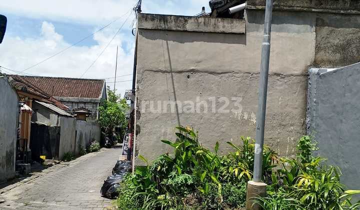 For Sale: 2-Building House in Kedonganan near the Airport