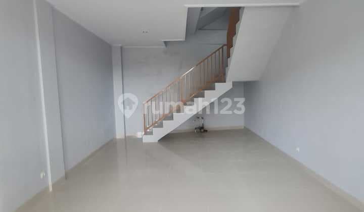 Dijual Ruko 3 Lantai di Gajahan Pasar Kliwon,Tengah Kota Solo