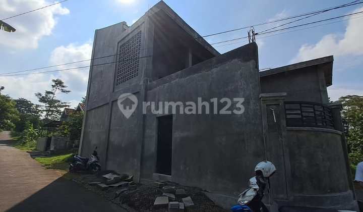 Dijual Rumah 3 Lantai di Karanggeneng Boyolali, Butuh Finishing