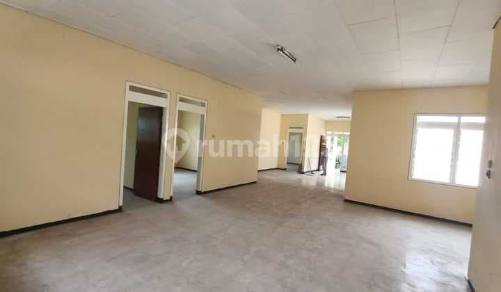 Dijual Rumah Halaman Luas di Nusukan Banjarsari