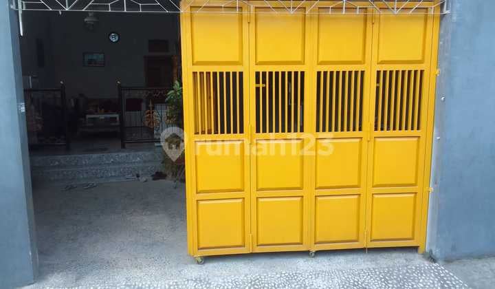 Rumah Kost 6 Kamar Tidur Kamar Mandi Dalam 2 Lantai SHM Semi Furnished Jln Nias Gilingan Banjarsari