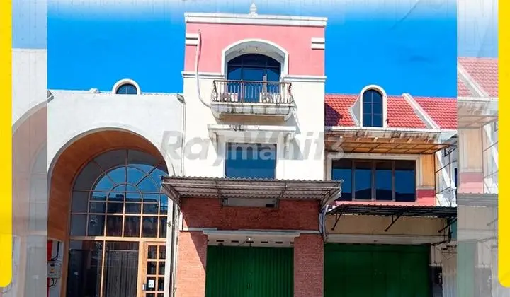 Ruko, di Solo Baru,.3 Lantai. Lokasi Pusat Bisnis Lahan Parkir Luas