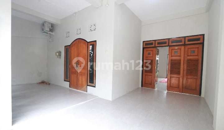 Dijual Rumah 2 Lantai Siap Pakai di Tengah Kota Solo