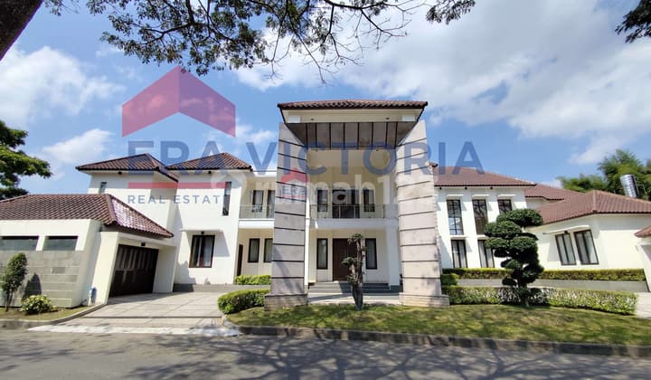 Exclusive Klojen House, Comfortable, Strategic, Close to All City Facilities.