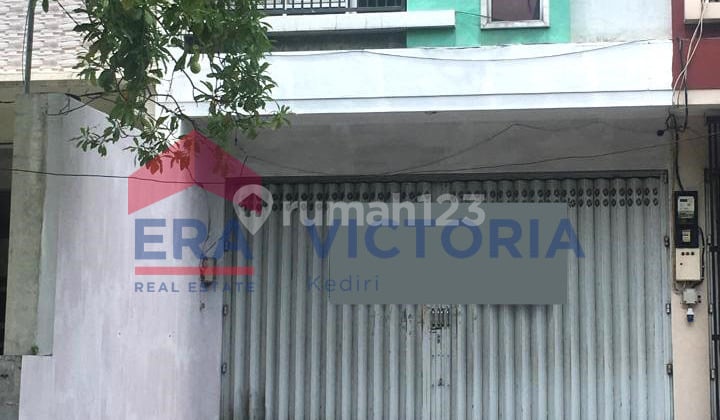 Shop House with a Strategic Location in the City Center of Kediri, Spacious Parking Area