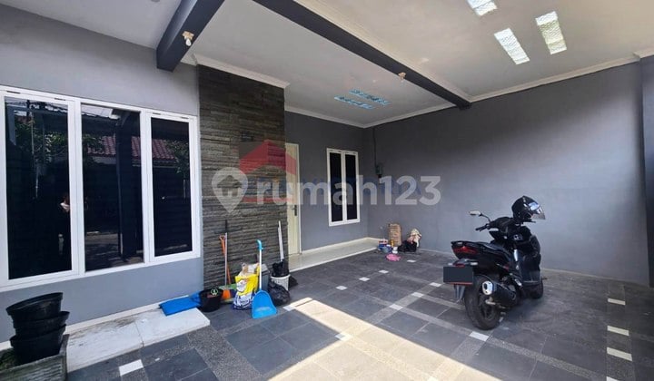 Rumah Lingkungan Tenang Akses Tengah Kota Semi Furnish