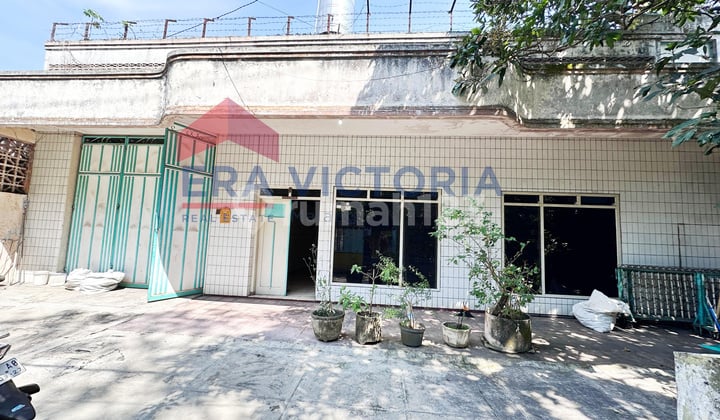 House in a Bustling Area Near Kawi Culinary, Hermina Hospital Suitable for Guest House