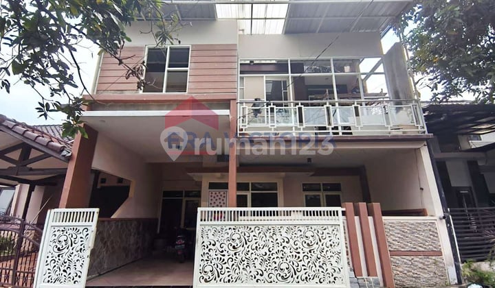 Rumah 2,5 Lantai Sulfat Dekat Tol, Lingkungan Super Nyaman