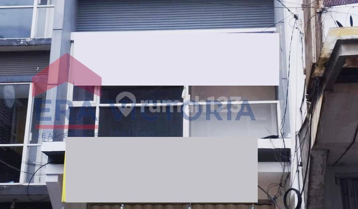 Three-Story Ruko in Busy Blimbing Area, Suitable for Offices