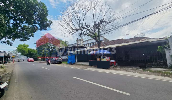 Rumah Blimbing Dekat Kuliner Ciliwung Jalan Ramai Cocok untuk Kantor atau Minimarket