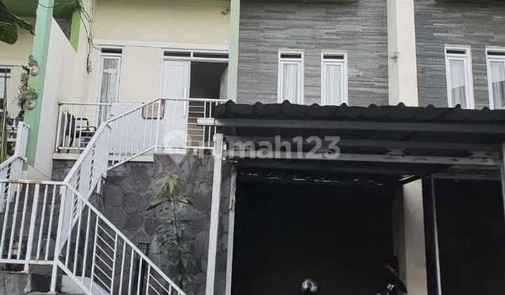 Dijual Rumah 2 Lantai Terawat di Cicaheum