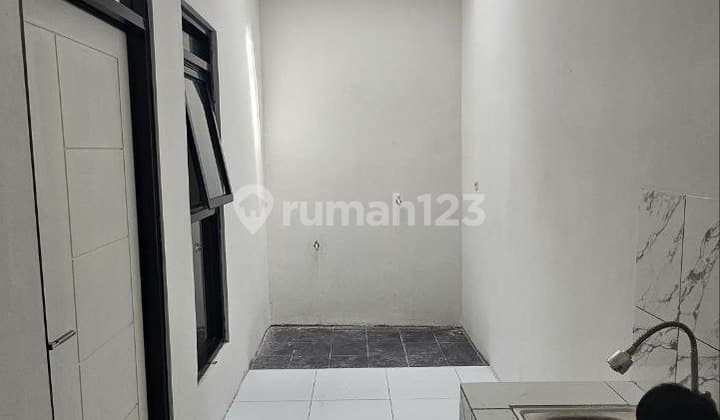 Rumah Ini Menawarkan Lokasi yang Strategis serta Memiliki Nilai Tepat yang Siap untuk Segera Anda Miliki, Utamanya Bagi Anda yang Mencari Hunian di Lokasi yang Dekat dengan Fasilitas Umum