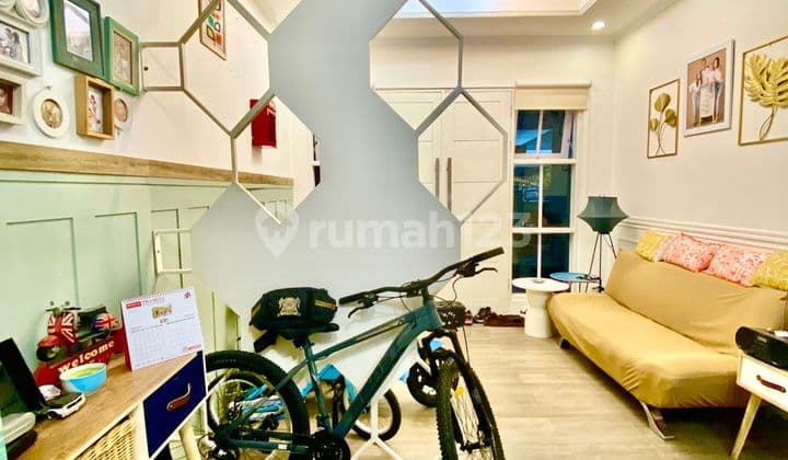 Berlokasi di Antapani, Rumah Ini Memberikan Kemudahan Akses ke Berbagai Fasilitas Menarik.
