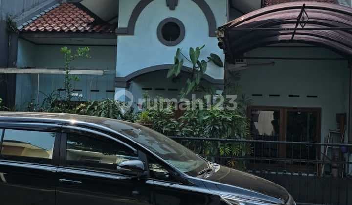 Dijual Rumah Strategis Semi Furnished Area Singgasana