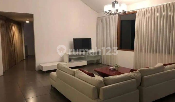 Terletak di Dago, Rumah Ini Memberikan Kemudahan Akses ke Berbagai Fasilitas Menarik.