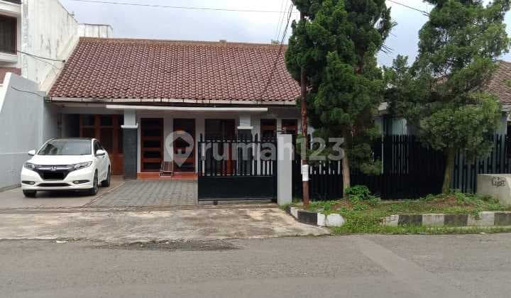 Strategic House in Batununggal Area Competitive Price