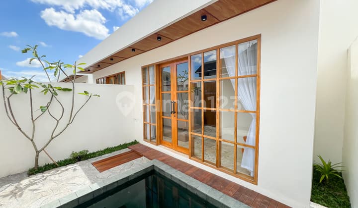 Dijual Cepat Villa Kontemporer dengan Kolam Renang Pribadi