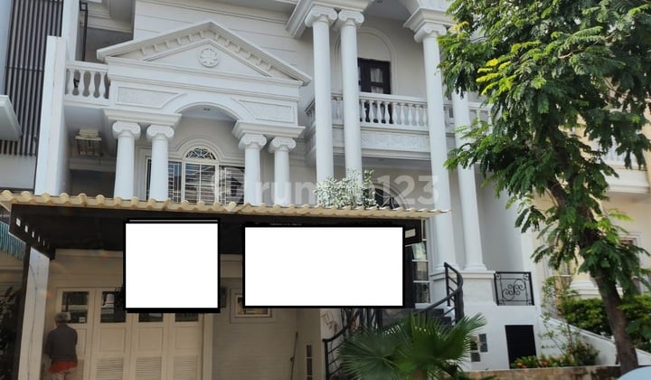 Rumah Dijual Cluster Rome 2,5 Lantai Ukuran 10x25 Semi Furnished Lokasi Strategis