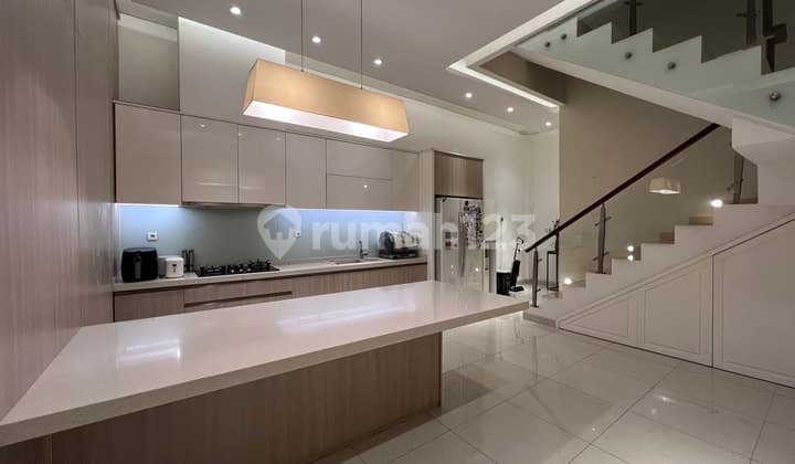 Rumah Minimalis di Elang Laut Minimalis Hadap Timur, Full Renovasi