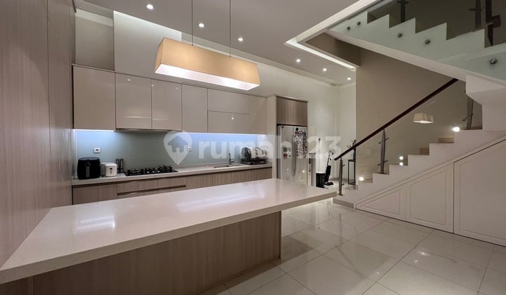 Rumah Minimalis di Elang Laut Minimalis Hadap Timur, Full Renovasi