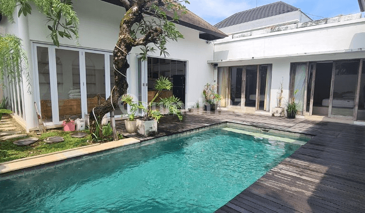 Beautiful 1-Storey Villa in Bumbak Dauh Kerobokan Badung, Bali