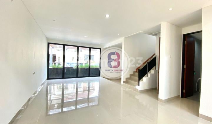 Dijual Rumah Cantik dengan Pool Bagus Dintaroi Bintaro Jaya Sektor 9