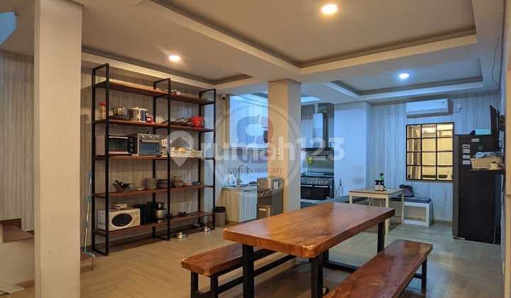 Dijual Rumah Cantik 2 Lantai di Graha Raya Bagus Terawat