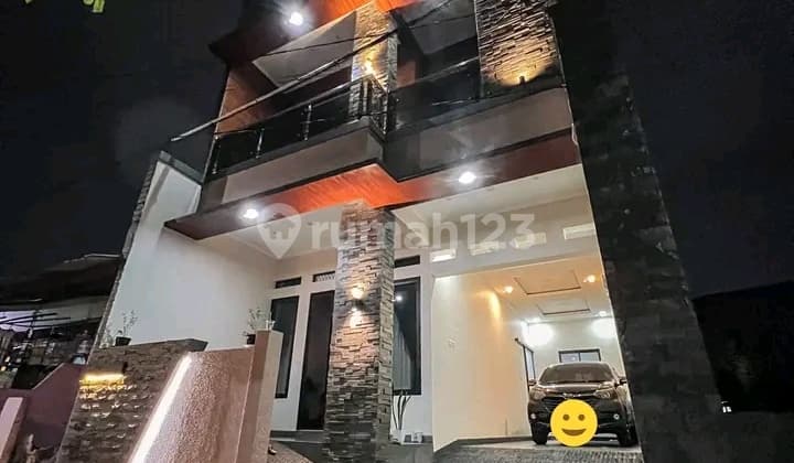 A Beautiful House for Sale in a Strategic Complex in the Ciledug Area