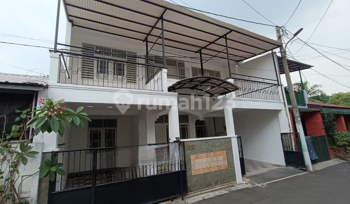 Rumah 2 Lantai Sudah Renovasi,rapih Siap Huni Di Area Bintaro