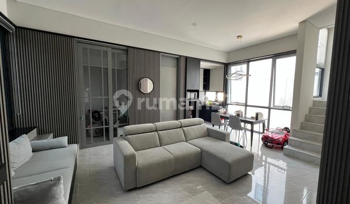 Rumah Cantik di BSD Greenwich Semi Furnish 3 Lantai Siap Huni