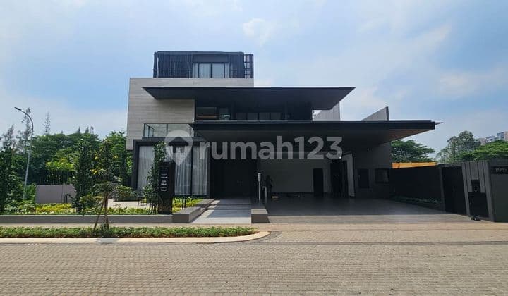 RUMAH MEWAH DI NAVAPARK BSD UNIT BARU 3,5 LANTAI SIAP HUNI