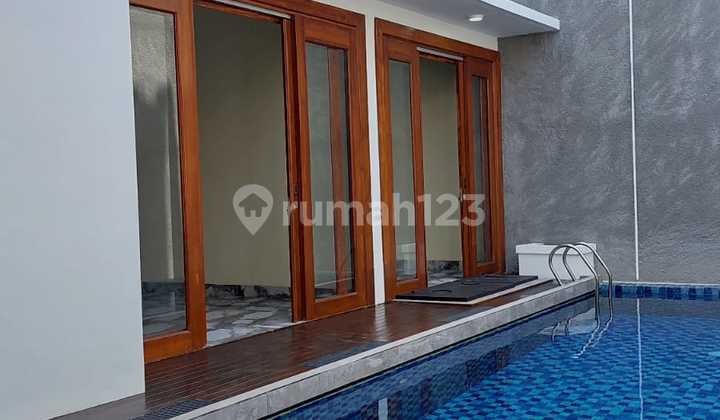 RUMAH MEWAH DI PUSPITALOKA BSD CITY 2 LANTAI ADA KOLAM RENANG