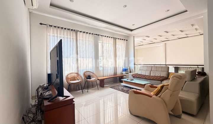 RUMAH CANTIK MEWAH DI DELATINOS BSD CITY 2 LANTAI SEMI FURNISH