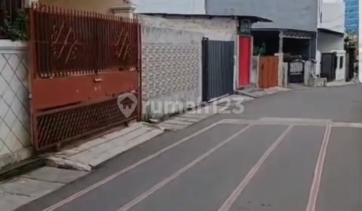 Dijual Rumah Strategis di Pinggir Jalan Mede Utan Kayu Jaktim
