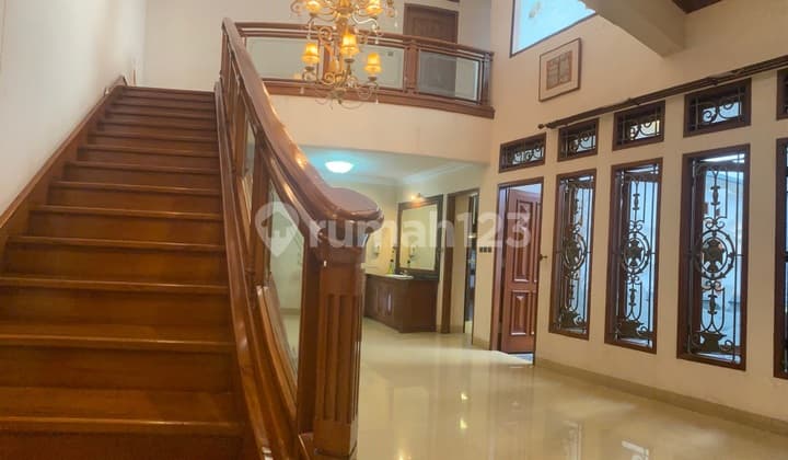 Di Jual Rumah Clasic Di Mainroad Cipaganti Siap Huni