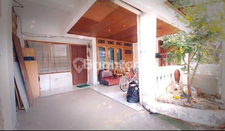 RUMAH TUA HITUNG TANAH LOKASI STRATEGIS TANJUNG DUREN JAKARTA BARAT