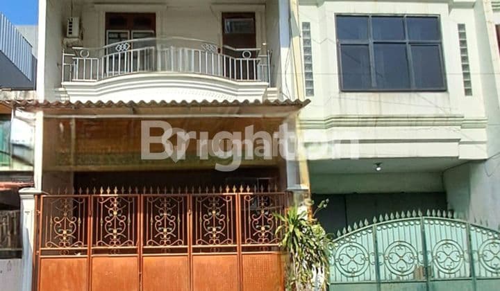 PRICE DROP !!! 3-STORY SHOPHOUSE IN PADEMANGAN, DOUBLE CAR WIDTH, NORTH JAKARTA